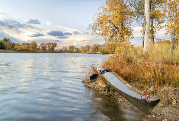 Kayak da mare lungo, stretto e veloce — Foto Stock