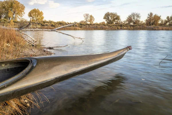 Kayak de mar de carreras largas, estrechas y rápidas —  Fotos de Stock