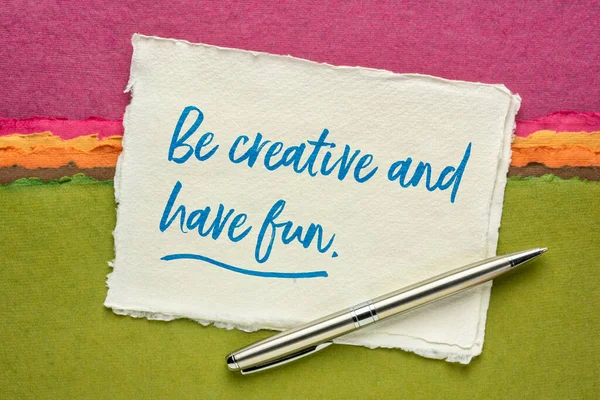 Будьте Креативны Получайте Вдохновляющее Напоминание Почерк Небольшом Листе Бумаги Хади — стоковое фото