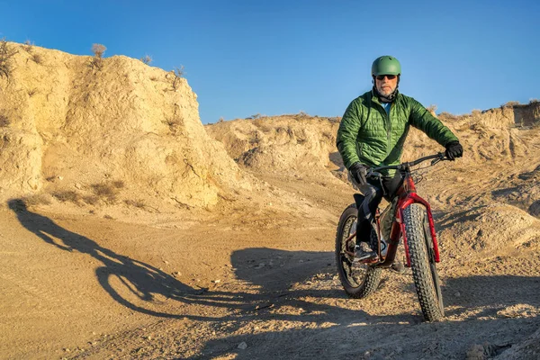 コロラド州のポーニー族草地のメインエリアを描く Ohv バッドランズ 脂肪の自転車に乗ってください — ストック写真