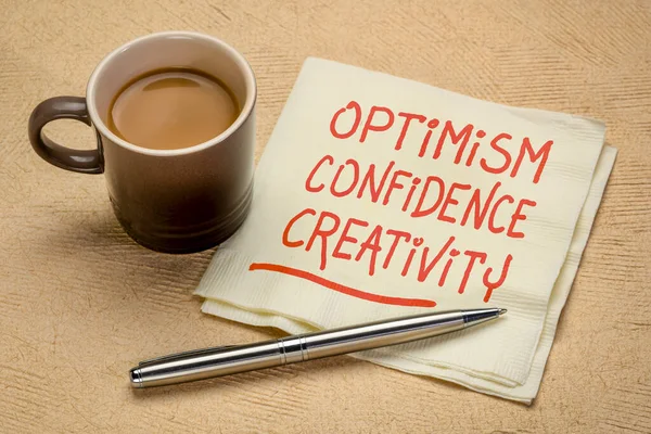Optimismus Zuversicht Kreativität Inspirierende Handschrift Auf Serviette Bei Einer Tasse — Stockfoto