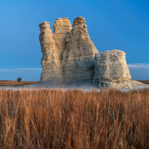 Castle Rock Monumento Pilar Piedra Caliza Pradera Del Oeste Kansas —  Fotos de Stock