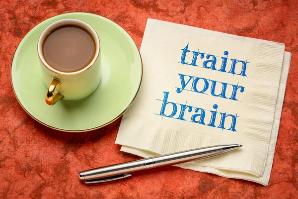 训练你的大脑动力笔记 在餐巾纸上写上咖啡 心理健康和个人发展的概念 — 图库照片