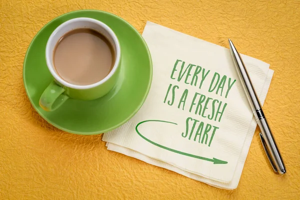 Varje Dag Start Inspirerande Handstil Servett Med Kaffe Livsstil Optimism — Stockfoto