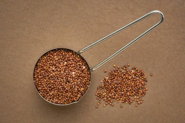 Red Quinoa Grain Measuring Scoop Brown Handmade Paper Copy Space — Stock Photo, Image