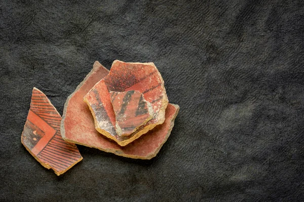 Ancient Native American Indian Anasazi Artifacts Several Pottery Fragments Dark — Stock Photo, Image