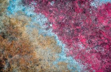 kırmızı ve mavi grunge hurda araba gövdesinin metal deseni.