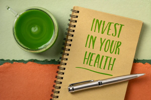 Invest Your Health Motivational Advice Reminder Handwriting Sketchbook Glass Fresh — Stock Photo, Image