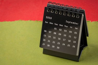 Eylül 2020 - Renkli el yapımı kağıt üzerinde spiral masaüstü takvimi