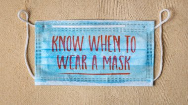 ne zaman maske takacağınızı biliyorsunuz - tek kullanımlık yüz maskesi, koronavirüs covid-19 salgını ve halk sağlığı konsepti