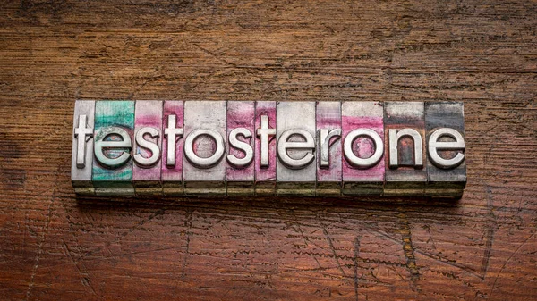 Testosterona Palabra Tipografía Arenosa Tipo Metal Contra Madera Erosionada Salud — Foto de Stock