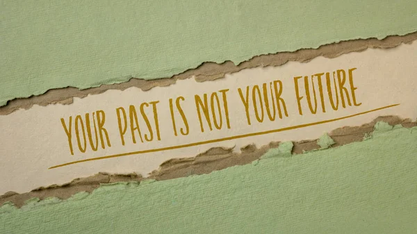 あなたの過去はあなたの将来のインスピレーションノートではありません 手書きのラグ紙に手書き 個人的な開発コンセプト — ストック写真