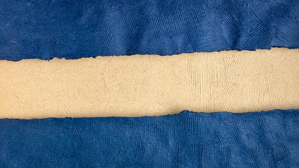 Fotokopi alanı olan bej ve mavi tonlarda kağıt soyut - kabuk ve pamuk bez kağıtları, boş web pankartı