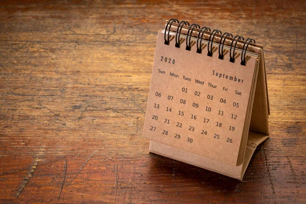 Septiembre 2020 Calendario Escritorio Espiral Madera Rústica Envejecida Tiempo Concepto — Foto de Stock