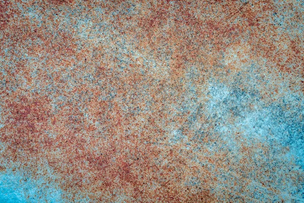 mavi, paslı ve grunge hurda bir arabanın metal deseni.