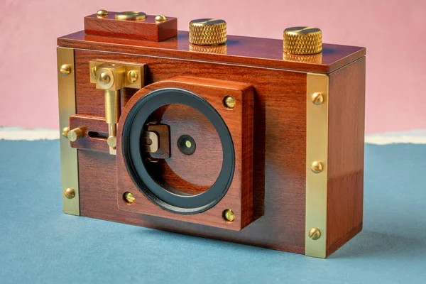 Μεσαία Φωτογραφική Μηχανή Pinhole Φιλμ Φίλτρο Mount Και Μηχανισμό Κλείστρου — Φωτογραφία Αρχείου