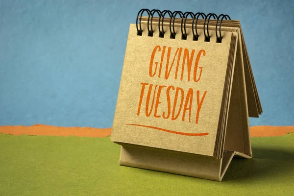 Giving Tuesday Handschrift Een Spiraalvormig Ketchbook Tegen Abstract Papierlandschap Liefdadigheids — Stockfoto