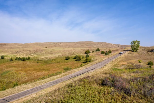 Estrecha Carretera Rural Nebraska Sandhills Vista Aérea Mañana Con Coche —  Fotos de Stock