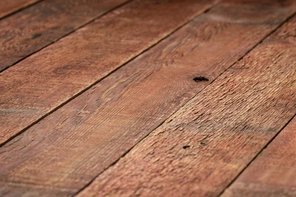 Wiejskie Drewniane Tło Wybiórczym Naciskiem Ukośne Deski Drewna Pomalowanego Czerwono — Zdjęcie stockowe