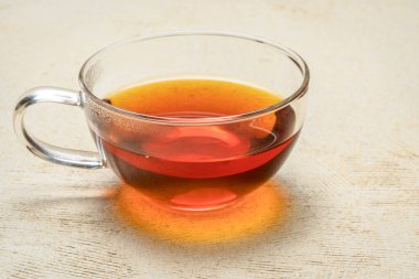 rooibos kırmızı çayı - bir bardak sıcak içecek, Güney Afrika kırmızı çalılığından yapılmış çay, doğal olarak kafeinsiz