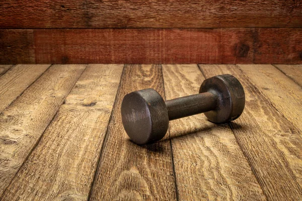 Vintage Rusty Iron Dumbbell Grained Barn Wood Background Fitness Concept — Stock Photo, Image