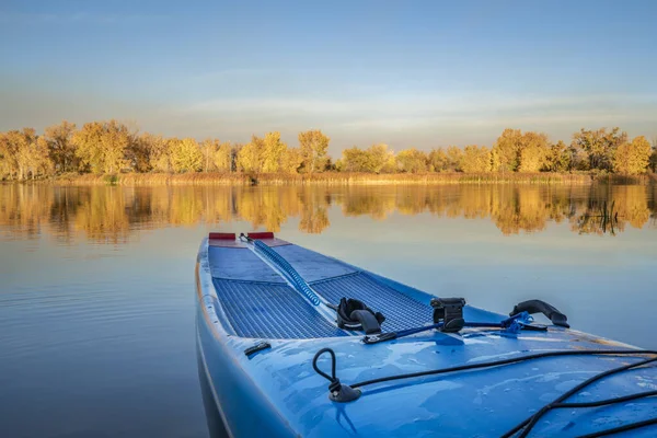 Racing Stand Paddleboard Safety Leash Calm Lake Fall Scenery Northern — Stock Photo, Image