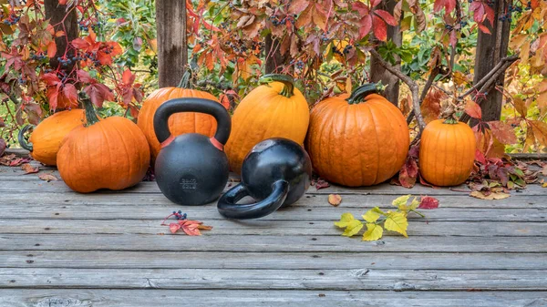 Heavy Iron Kettlebells Crop Pumpkins Wooden Deck Fall Holidays Fitness — Stock Photo, Image