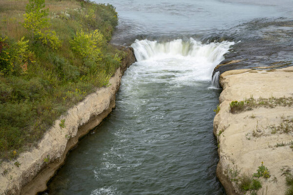Норден-Шут на реке Ниобрара в Небраске, поздним летом утром пейзаж