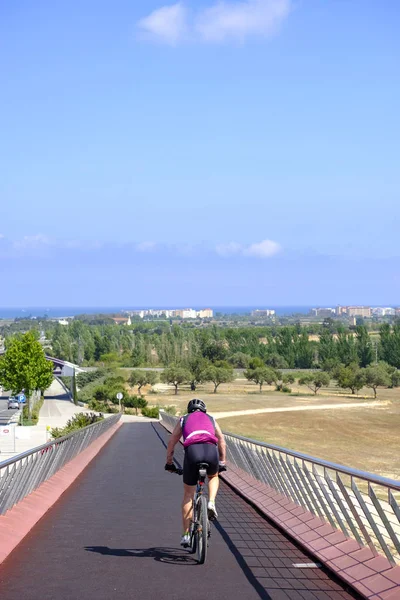 Vilaseca Tarragona Spain May 2018 Modern Bridge Pedestrians Cyclists Connect — Stock Photo, Image