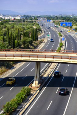 Vilaseca, Tarragona, İspanya - 22 Mayıs 2018: Ap7 otoyol Vilaseca şehir ve Petrokimya Kompleksi Tarragona çevresinde