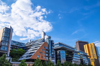 Berlin, Almanya - 6 Ağustos 2017: Ünlü Postdamer Platz, Almanya'nın başkenti ikonik sitelerin mevcut mimari peyzaj