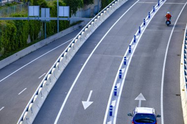 Barcelona, İspanya - 12 Haziran 2018: Barselona şehrinin için ana erişen Ciudad Meridiana yollar C-58, C-17 ve C-33 yerleştirildiği bölgede biridir. Yoğun olmayan saatleri içinde trafik genellikle oldukça değişkendir.