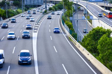 Barcelona, İspanya - 12 Haziran 2018: Barselona şehrinin için ana erişen Ciudad Meridiana yollar C-58, C-17 ve C-33 yerleştirildiği bölgede biridir. Yoğun olmayan saatleri içinde trafik genellikle oldukça değişkendir.