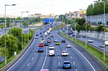 Barcelona, İspanya - 12 Haziran 2018: Barselona şehrinin için ana erişen Ciudad Meridiana yollar C-58, C-17 ve C-33 yerleştirildiği bölgede biridir. Yoğun olmayan saatleri içinde trafik genellikle oldukça değişkendir.