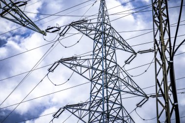 Barcelona, Katalonya, İspanya altyapı ortamda yüksek gerilim kuleleri