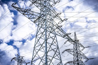 Barcelona, Katalonya, İspanya altyapı ortamda yüksek gerilim kuleleri