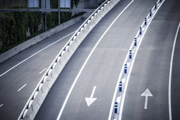 Señales Tráfico Asfalto Una Autopista Entrada Barcelona Cataluña España — Foto de Stock