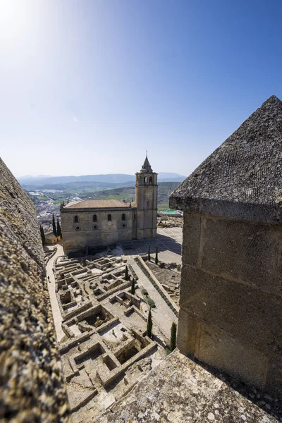 アルカラ レアル アンダルシア スペイン 2017 スペイン南部のアンダルシアのアルカラ レアル モタ要塞のアボット マジョール教会 — ストック写真
