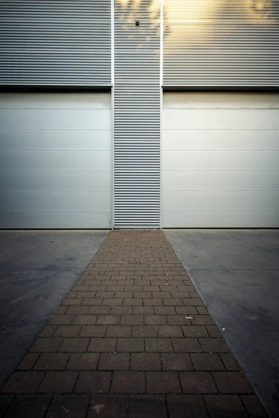 Acceso Las Puertas Metálicas Moderno Edificio Industrial Europa —  Fotos de Stock