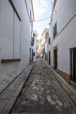 Katalonya İspanya Barselona'da ilinde kıyı Turizm Sitges şehir merkezinde Akdeniz cazibesi ile sokak