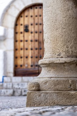 Katalonya İspanya Barselona'da ilinde Sitges şehir merkezindeki Maricel müze cephesinde mimari detay