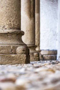 Katalonya İspanya Barselona'da ilinde Sitges şehir merkezindeki Maricel müze cephesinde mimari detay