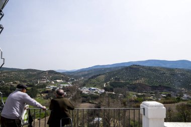 Villa içinde şehir Priego de Cordoba Andalucia Güney İspanya'da Mahallesi'nde Adarve balkon meyve bahçeleri ve zeytinlik görüntülemek