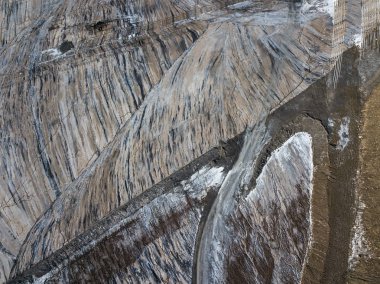 Hava panoramik bir arazinin büyük miktarda tuz Gerona Katalonya İspanya Cardona şehir çevresinde doğal çevreye atılan neden olan ciddi sorunlara neredeydin
