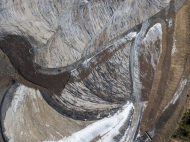 Hava panoramik bir arazinin büyük miktarda tuz Gerona Katalonya İspanya Cardona şehir çevresinde doğal çevreye atılan neden olan ciddi sorunlara neredeydin