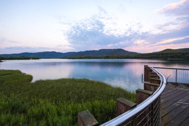 Lake Banolas (Katalanca dilinde Banyoles) il Gerona İspanya Avrupa'nın Katalonya Özerk topluluğunda peyzaj