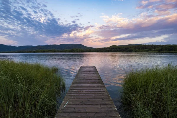 Lake Banolas (Katalanca dilinde Banyoles) il Gerona İspanya Avrupa'nın Katalonya Özerk topluluğunda peyzaj