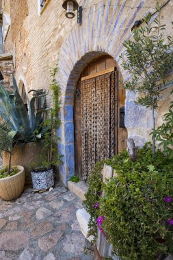 Alquezar ortaçağ köyü il Huesca Aragon İspanya Avrupa'nın içinde tipik mimarisi