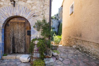 Alquezar ortaçağ köyü il Huesca Aragon İspanya Avrupa'nın içinde tipik mimarisi