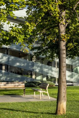 Avrupa'nın finansal alandaki modern ofis binalarının bir alanda Park